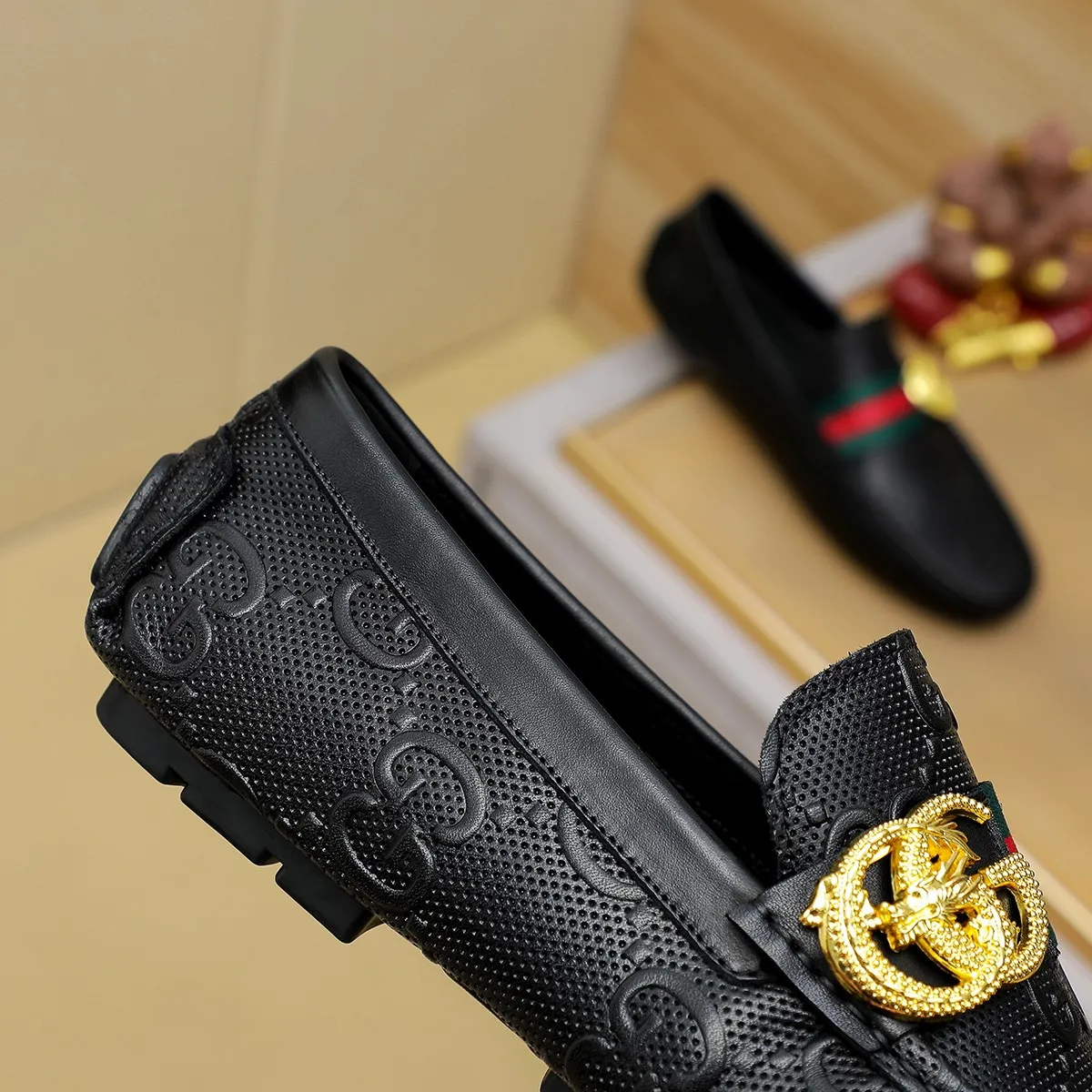 Men's shoes💰380💰🕷🕷️【 GUCCI 】Gucci's best-selling trendy men's casual slip-on shoes 🇨🇳Official website original 1:1 mold 💯Original quality, fine workmanship ☘Fashionable and versatile, perfect shape, comfortable on the feet 🍓Trendy men's recommended model, imported cowhide on the top layer 🎋High-quality pigskin lining, rubber wear-resistant and non-slip outsole, high-end atmosphere, worth owning 🍉Optional 38-44